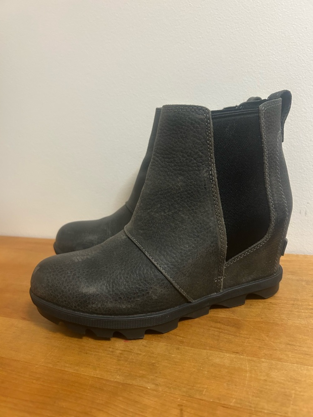 Sorel boots in Dark Gray